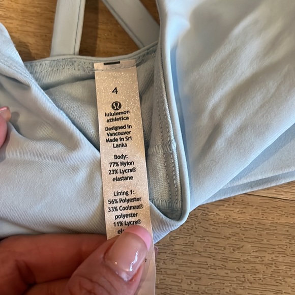 A beautiful baby blue sports bra but unfortunately I bought a size too small. - Picture 3 of 4